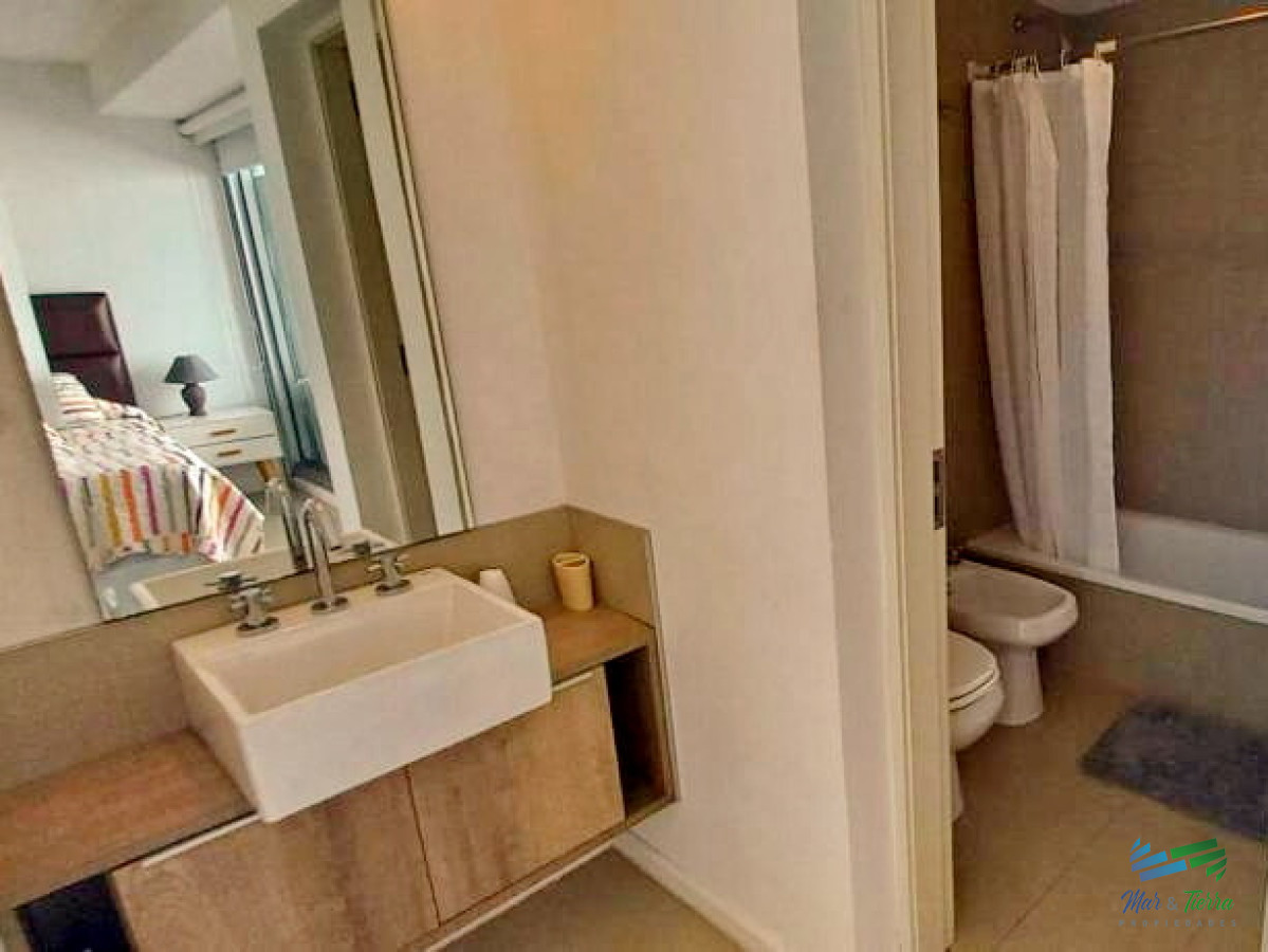 Apartamento ID.4230 - En venta apartamento con garaje en Peninsula, cerca Puerto Punta del Este.