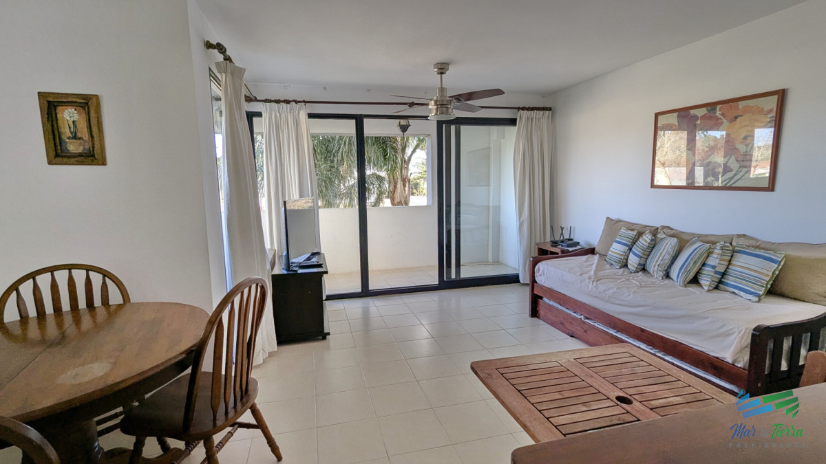 Apartamento ID.2326 - Venta de apartamento 1 dormitorio esquinero con balcon y cochera sobre Roosevelt