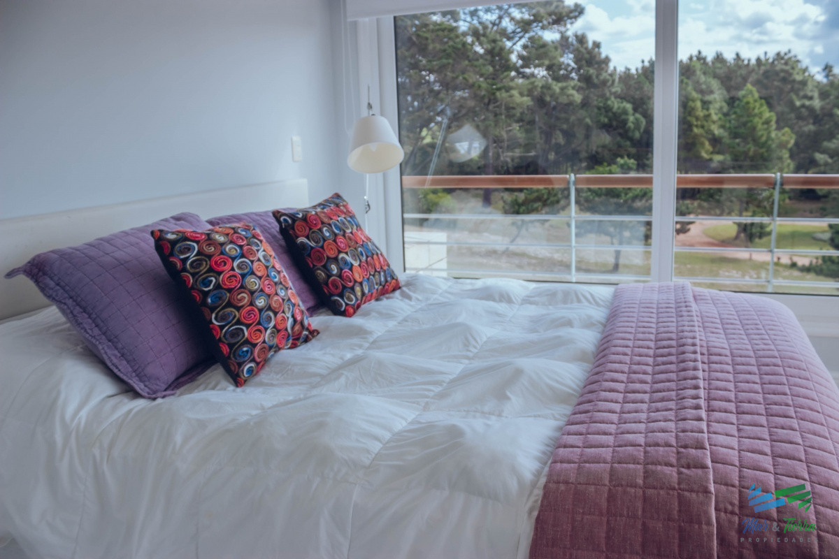 Apartamento ID.4209 - VENTA de apartamento de 2 dormitorios sobre playa Mansa de Punta del Este