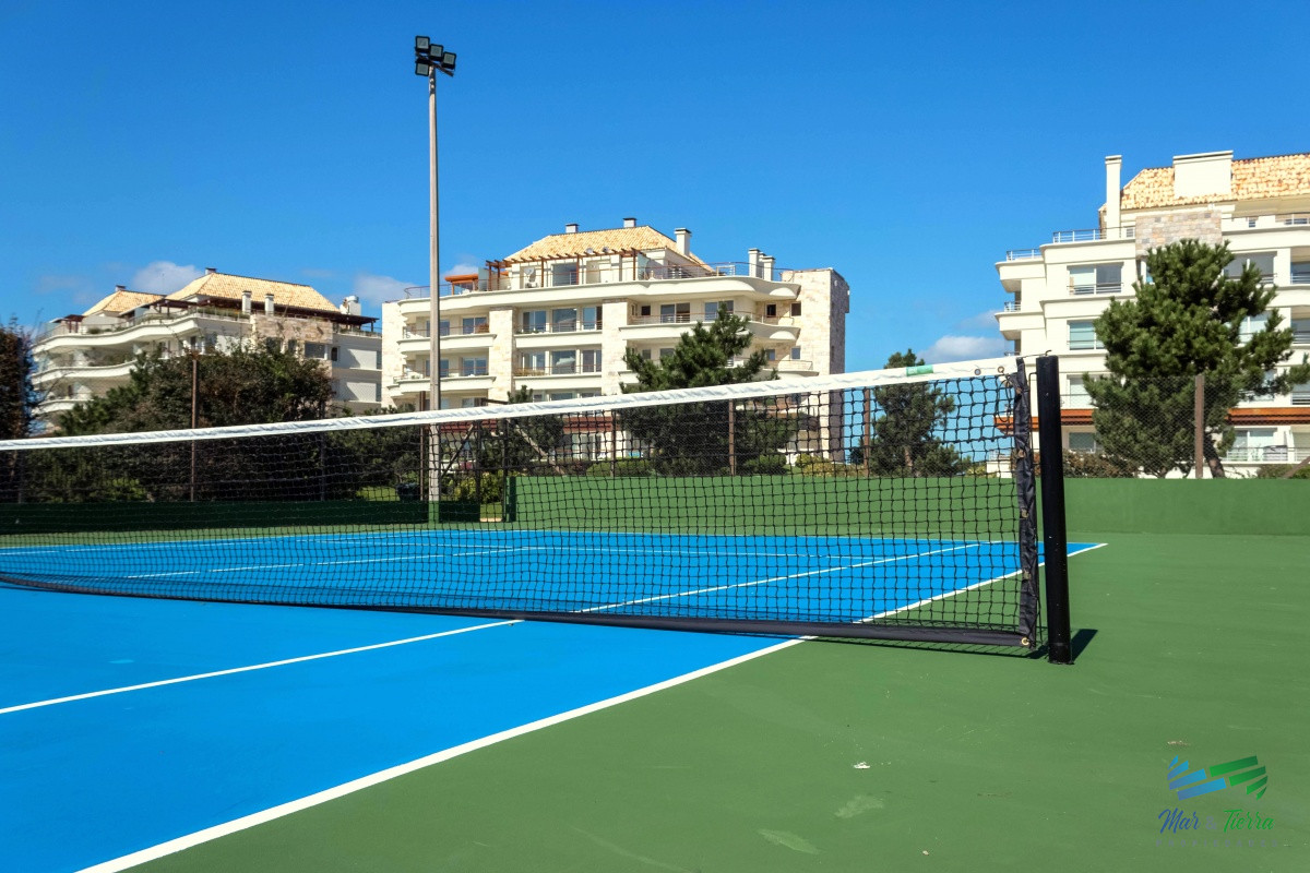 Apartamento ID.4209 - VENTA de apartamento de 2 dormitorios sobre playa Mansa de Punta del Este