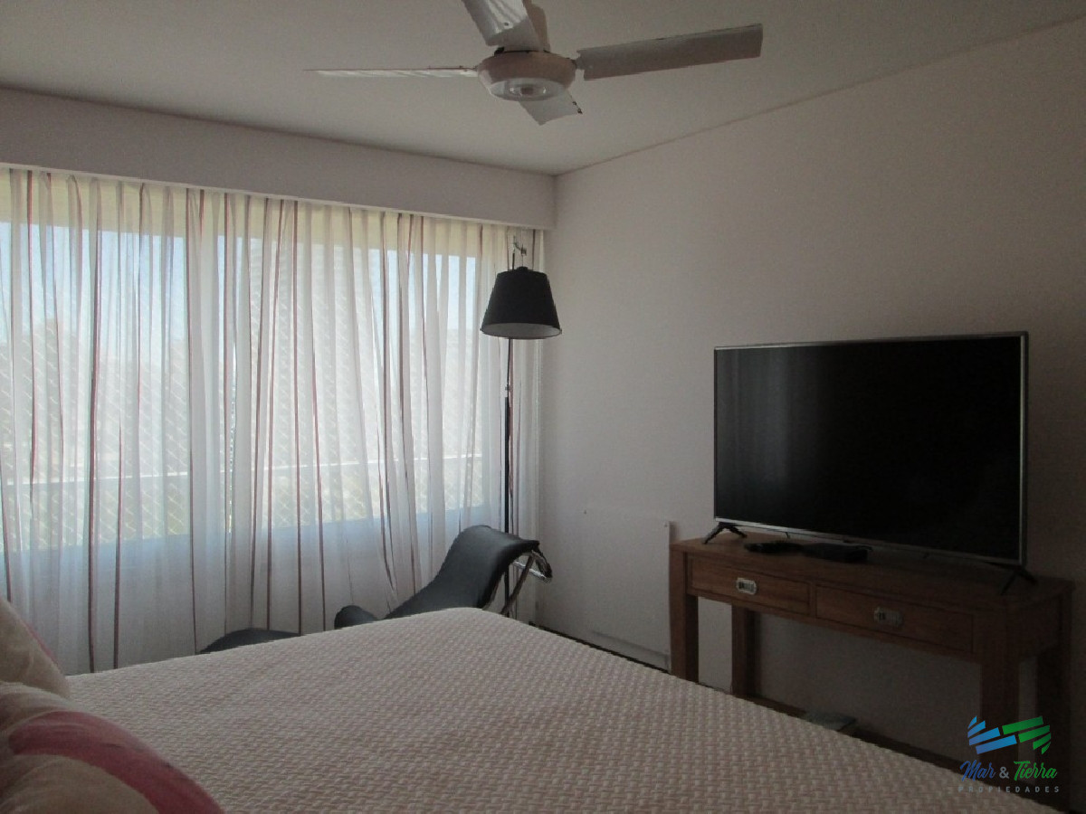 Apartamento ID.2152 - Excelente oportunidad... torre de categoría, con excelentes servicios, ubicado en primera línea sobre playa brava