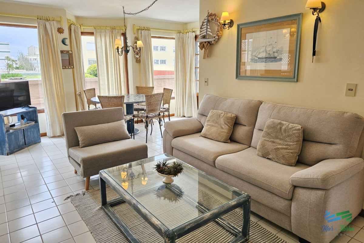 Apartamento ID.749 - Apartamento con gran terraza, parrillero propio de 2 dormitorios y 2 baños a 1 cuadra de Gorlero. Punta del este. 