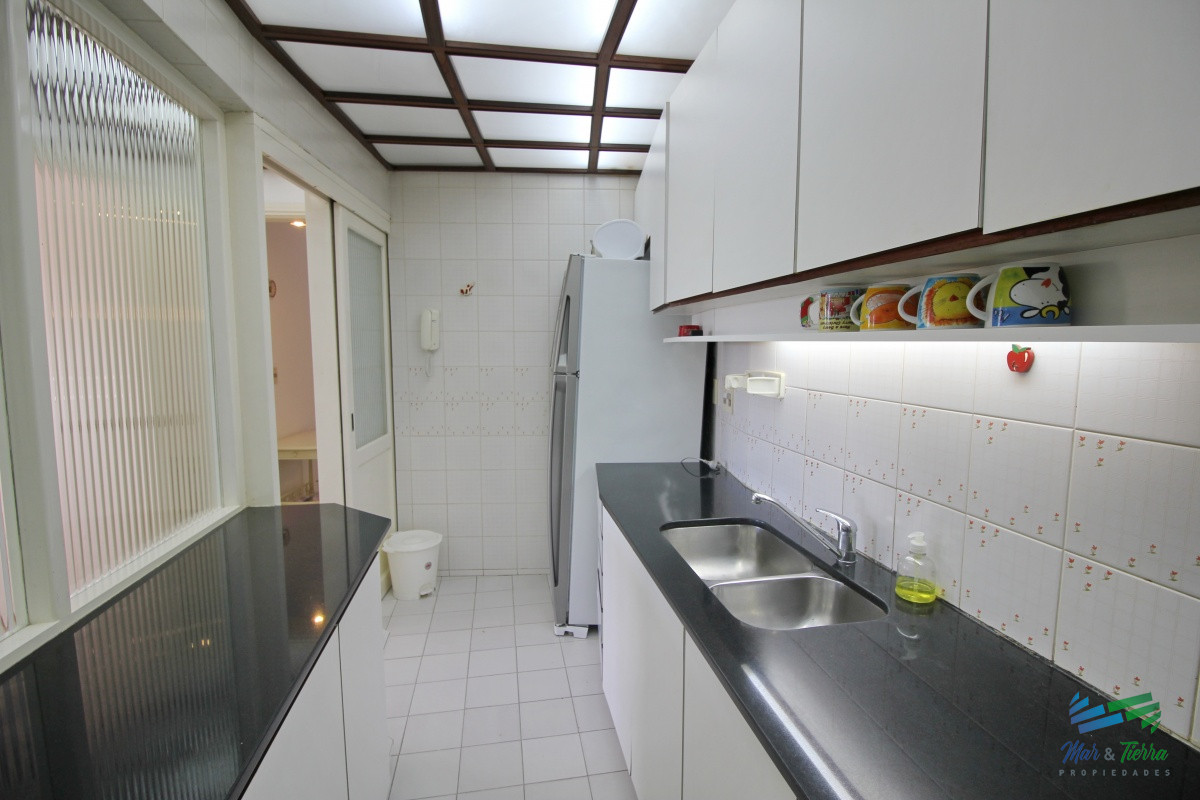 Apartamento ID.2502 - En venta apartamento 3 dormitorios en primera linea sobre Playa Mansa, Punta del Este.