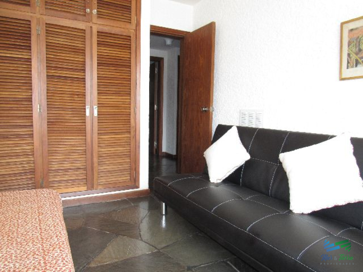 Apartamento ID.2596 - Vendo apartamento 3 dormitorios con vista al puerto en Peninsula, Punta del Este.