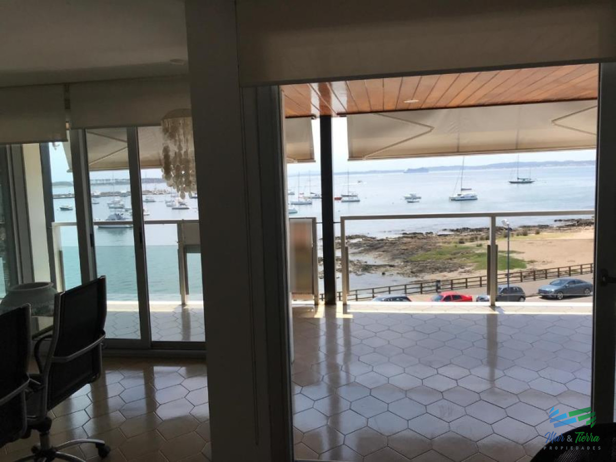 Apartamento ID.2601 - Vendo apartamento 4 dormitorios frente al puerto, con la mejor vista, Peninsula, Punta del Este.