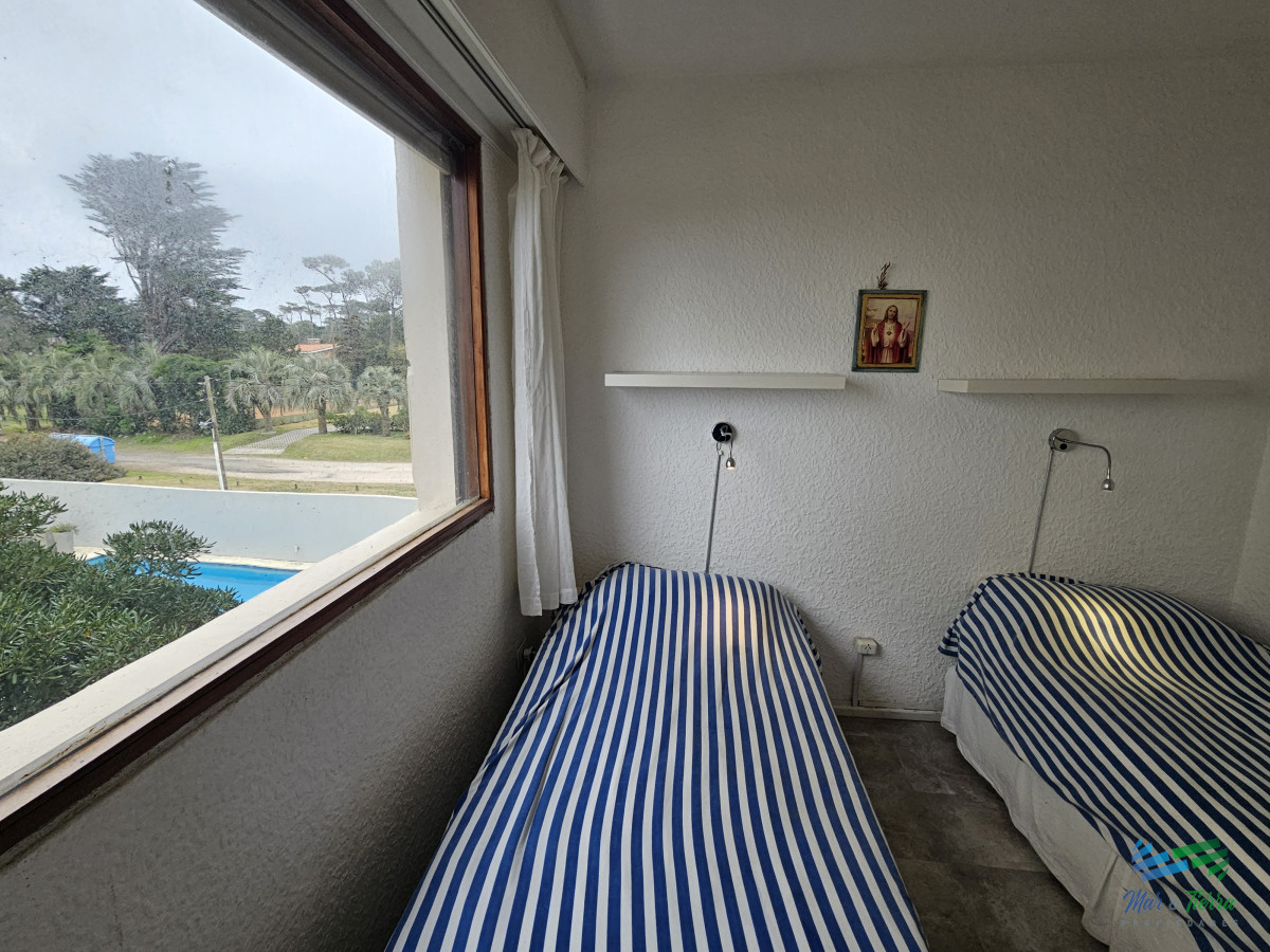 Apartamento ID.4813 - En venta apartamento de 2 dormitorios frente al mar, playa brava, Punta del Este