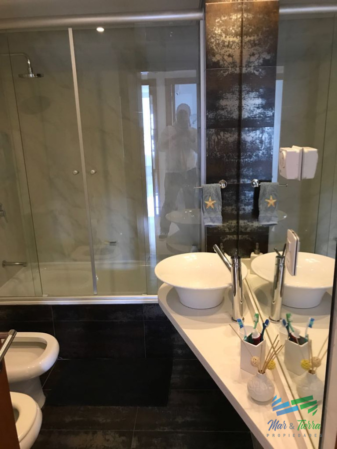 Apartamento ID.2961 - En venta.. piso alto , torre de categoría con excelente ubicación y servicios.