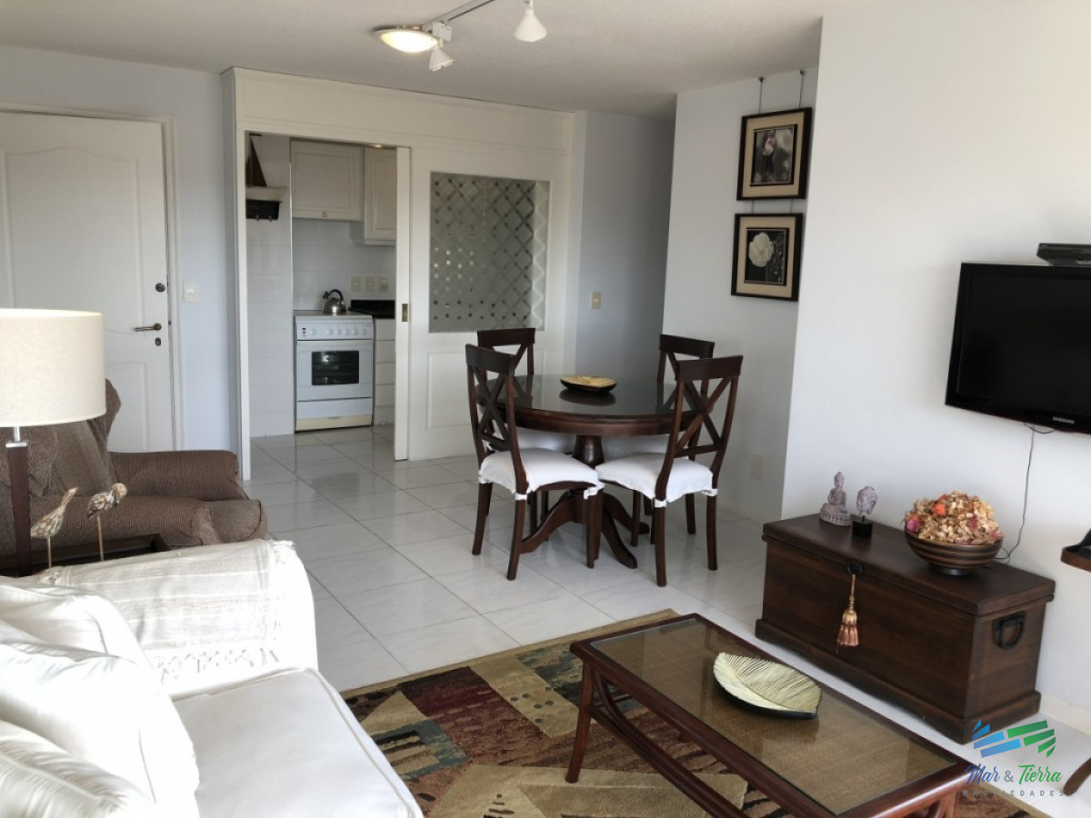 Apartamento ID.2275 - En venta.. piso intermedio, planta amplia muy luminosa, en excelente condiciones.
