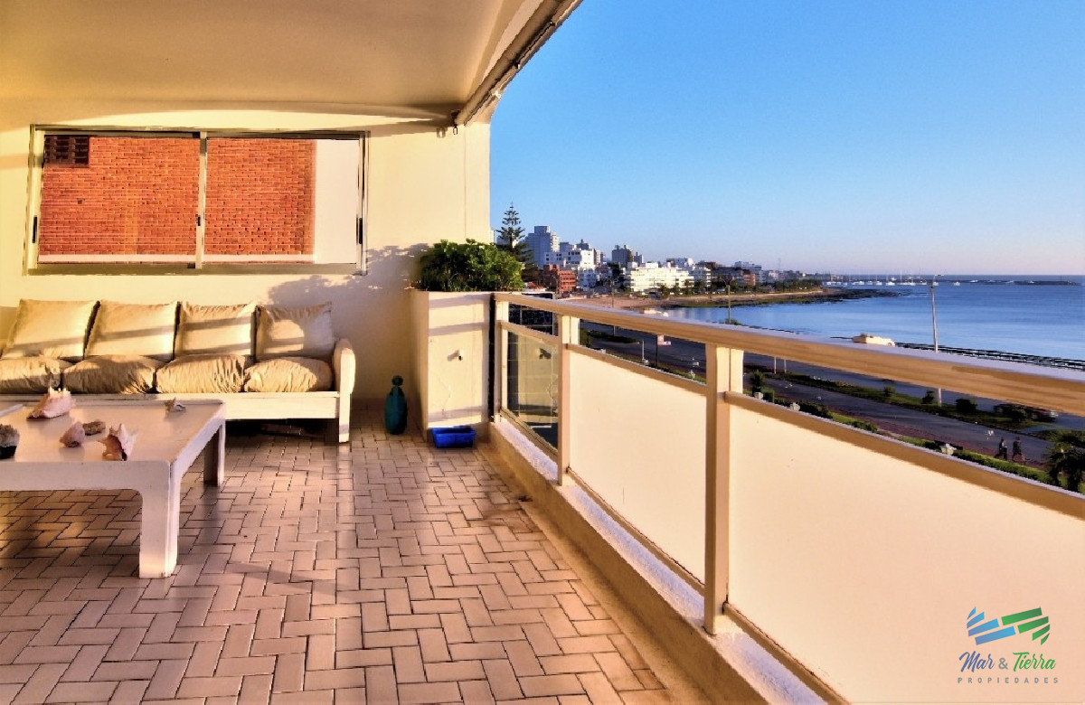 Apartamento ID.2156 - Venta de Apartamento 2 dormitorios en Playa Mansa, Punta del Este.  