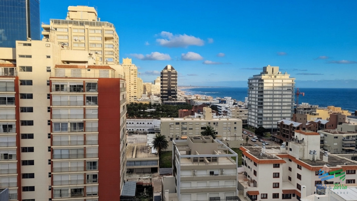 Apartamento ID.5822 - En venta apartamento 2 dormitorios con vista al mar y puerto, Peninsula, Punta del Este