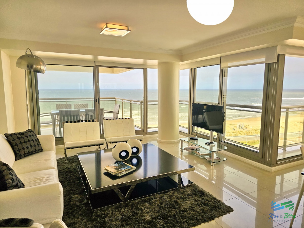 Apartamento ID.4433 - Alquiler apartamento Torre Imperiale de 4 dormitorios frente al mar, excelente vista y servicios, playa Brava, Punta del Este.