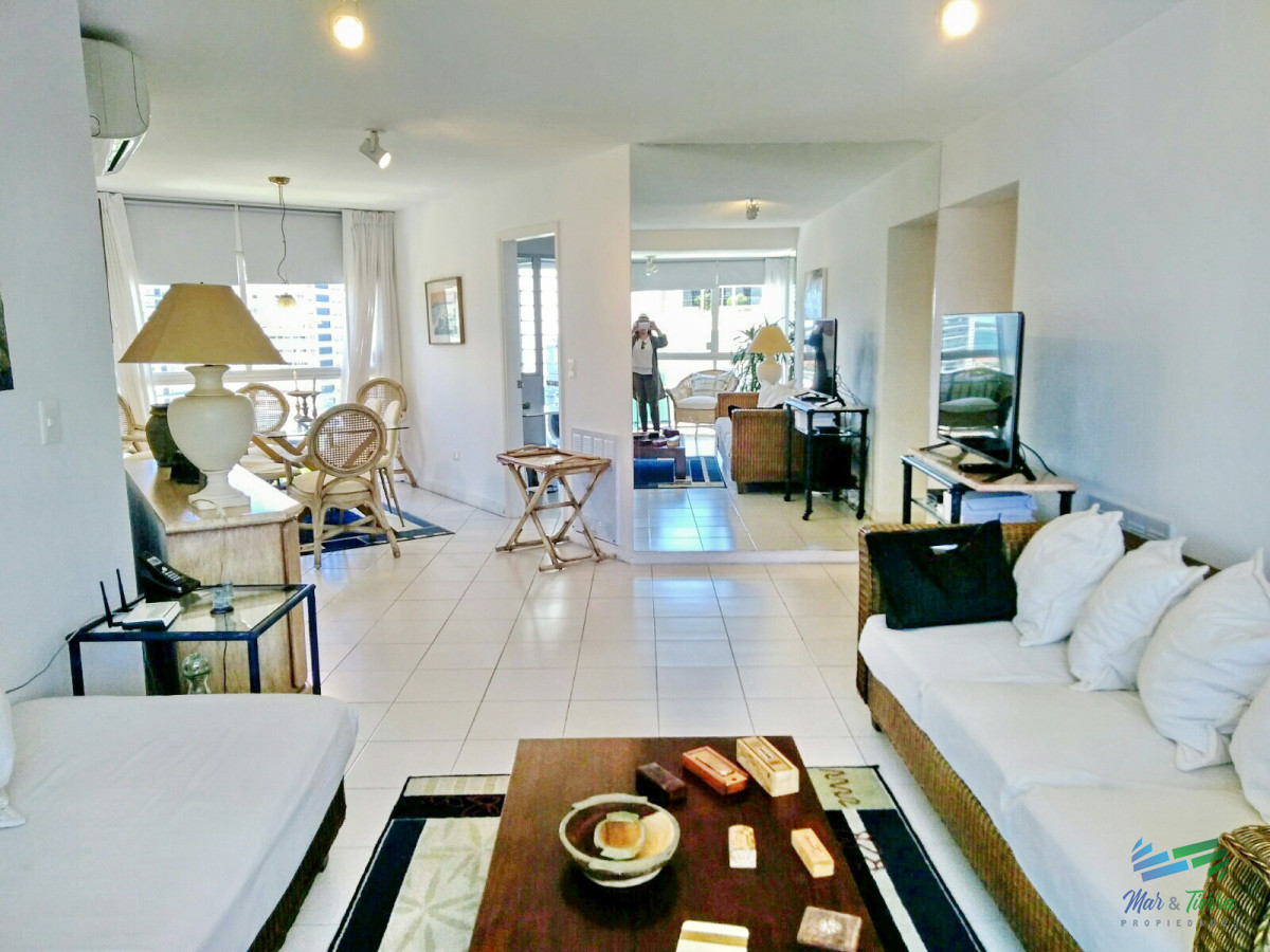Apartamento ID.2421 - En alquiler.. torre de categoría en primera línea.. playa brava.