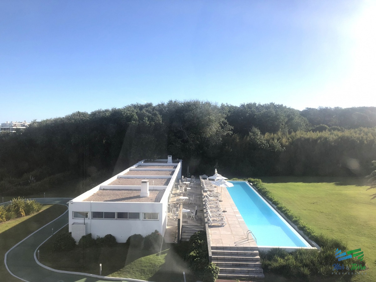Apartamento ID.4305 - Venta de apartamento pent house de 3 suites mas servicio con baño y terraza primera linra en playa brava