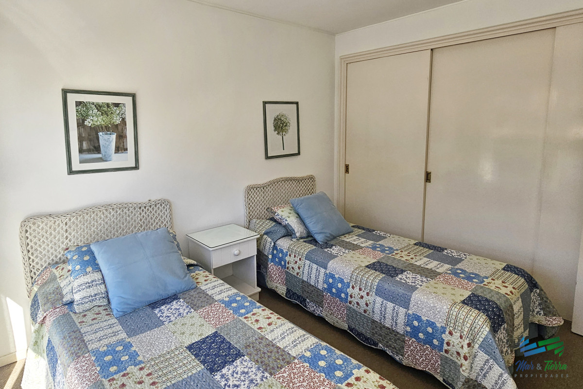 Apartamento ID.101 - Excelente opción en alquiler y venta, primera línea sobre el Puerto de Punta del Este. 