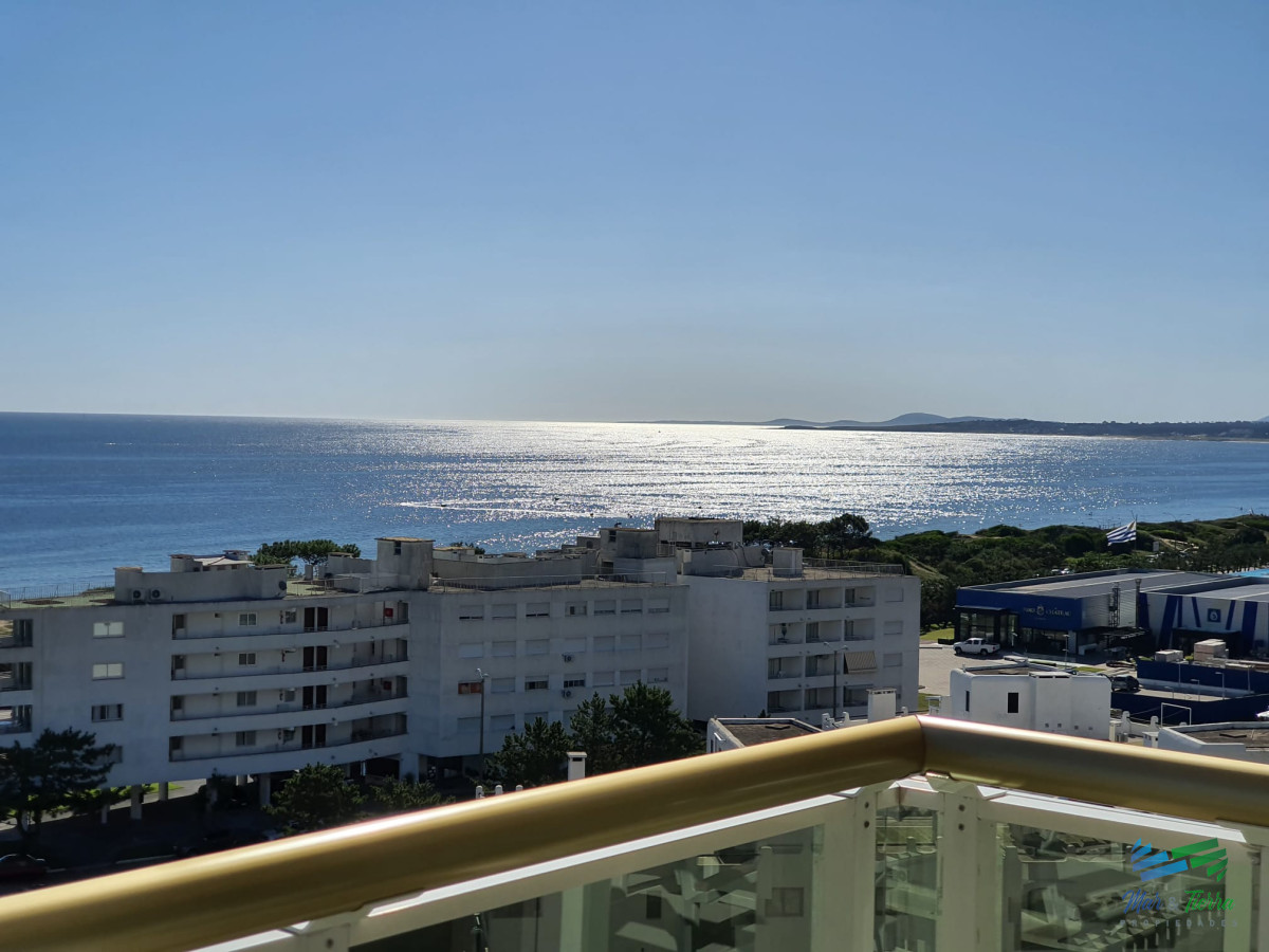 Apartamento ID.444 - Torre de categoría en primera línea sobre playa mansa.