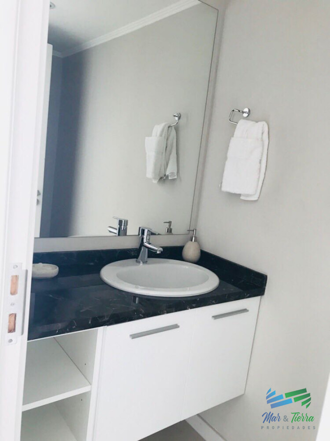 Apartamento ID.2486 - Apartamento de 3 dormitorios en Venta. Ave. Roosevelt, Punta Del Este