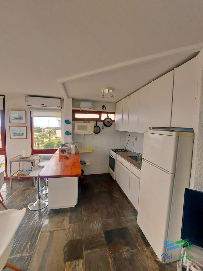Apartamento ID.4813 - En venta apartamento de 2 dormitorios frente al mar, playa brava, Punta del Este