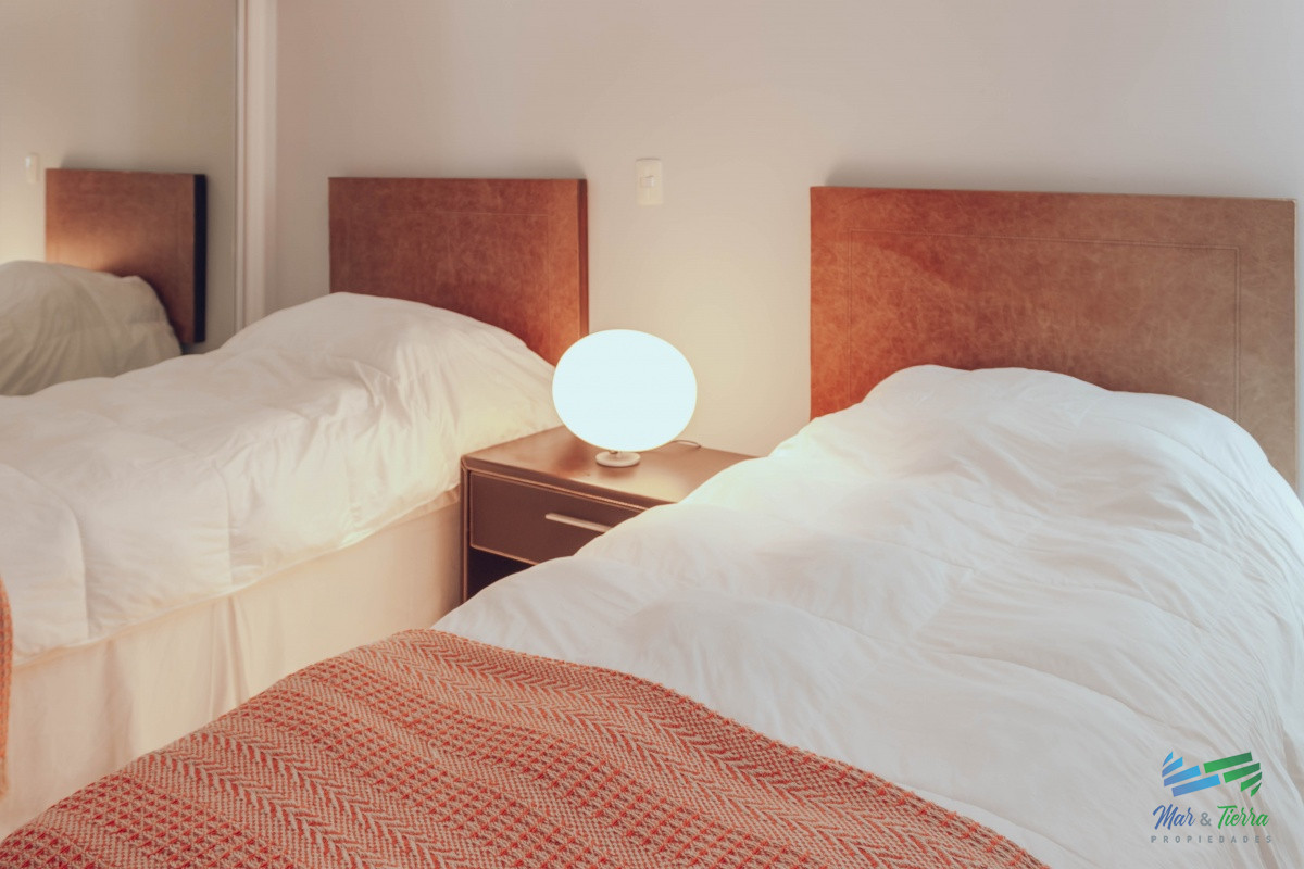 Apartamento ID.4209 - VENTA de apartamento de 2 dormitorios sobre playa Mansa de Punta del Este