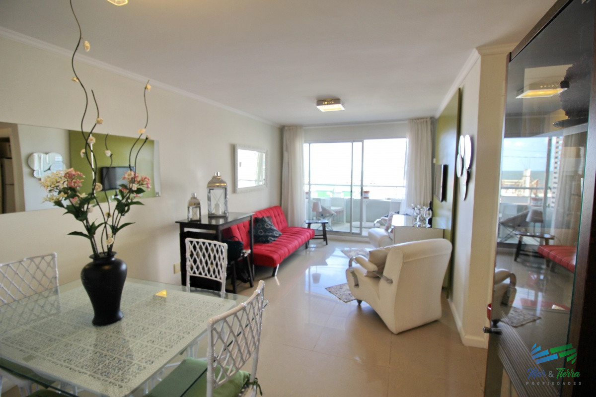 Apartamento ID.990 - Apartamento de 2 dormitorios en venta con vista al mar, Punta del Este