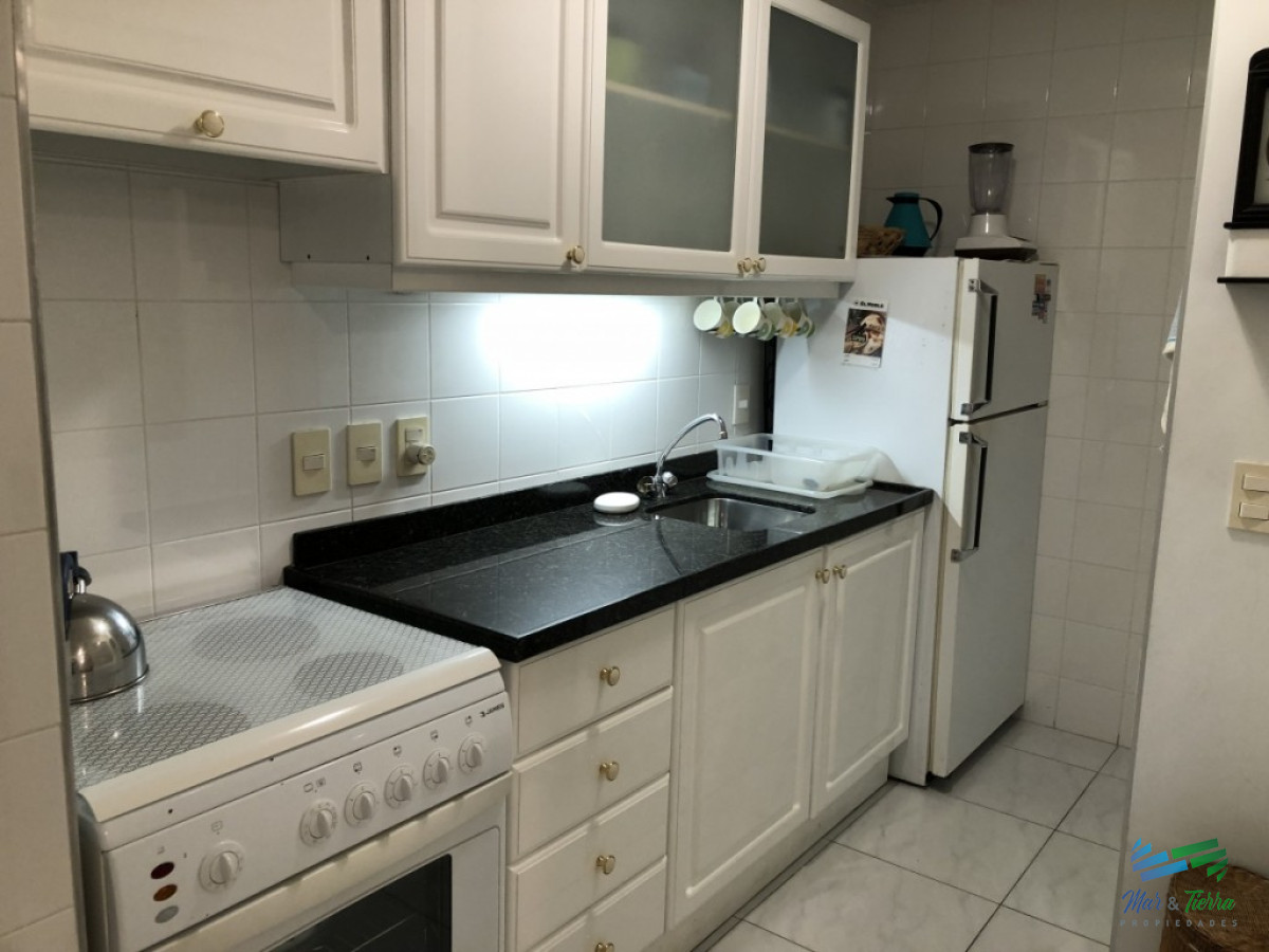 Apartamento ID.2275 - En venta.. piso intermedio, planta amplia muy luminosa, en excelente condiciones.
