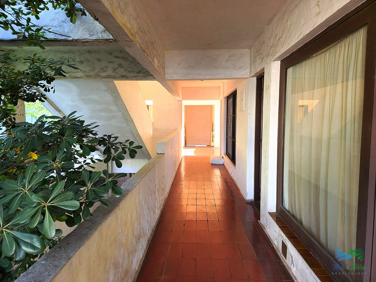 Apartamento ID.4384 - En venta monoambiente o local para uso comercial profesional y vivienda en Maldonado 