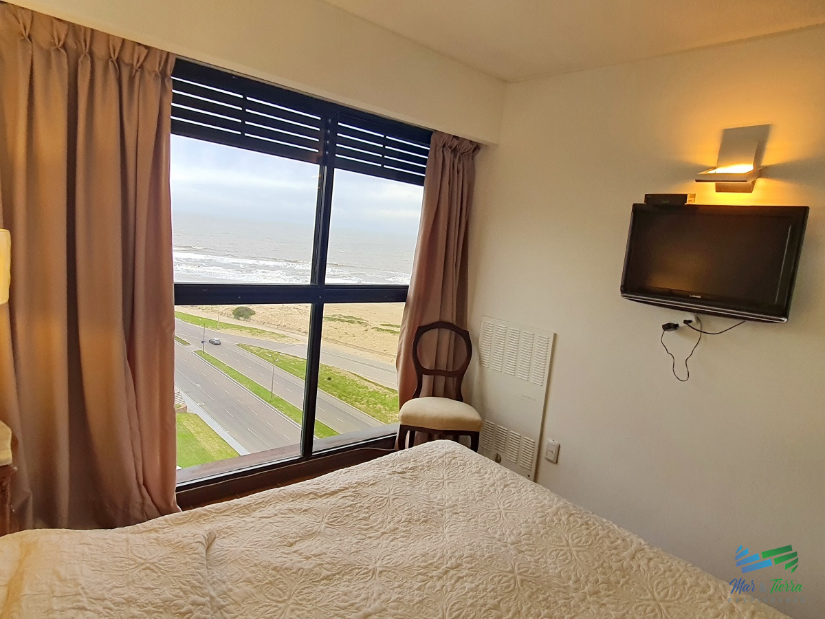 Apartamento ID.287 - Alquilo apartamento 3 dormitorios frente al mar, playa brava, Punta del Este.