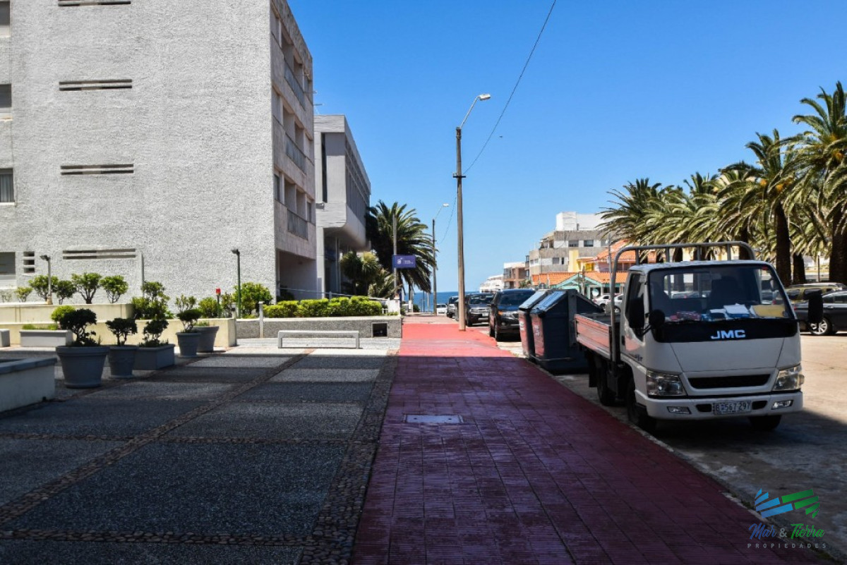 Apartamento ID.2457 - Apartamento de 3 dormitorios con vista al mar ,Punta del Este