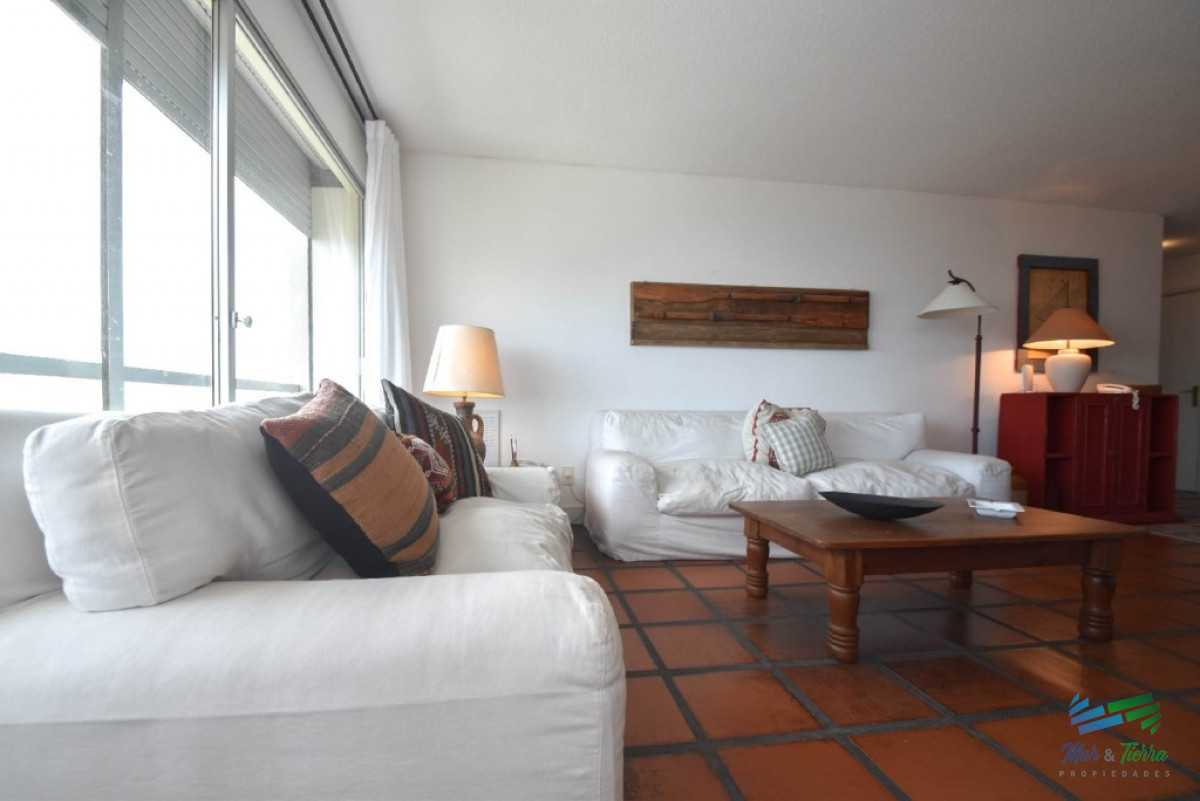 Apartamento ID.2457 - Apartamento de 3 dormitorios con vista al mar ,Punta del Este