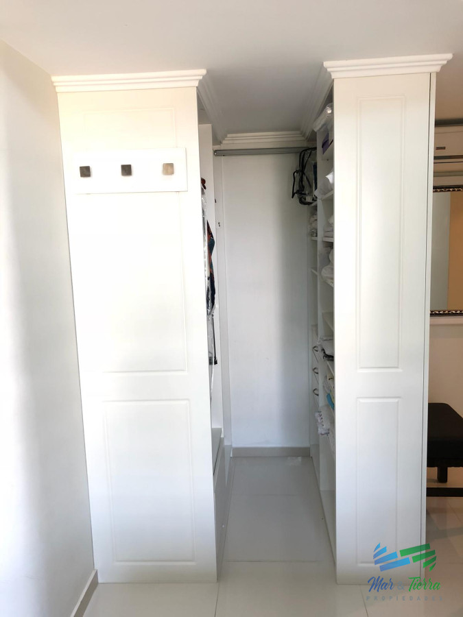 Apartamento ID.2251 - En venta.. excelente oportunidad , edificio con servicios, a pasitos del mar.