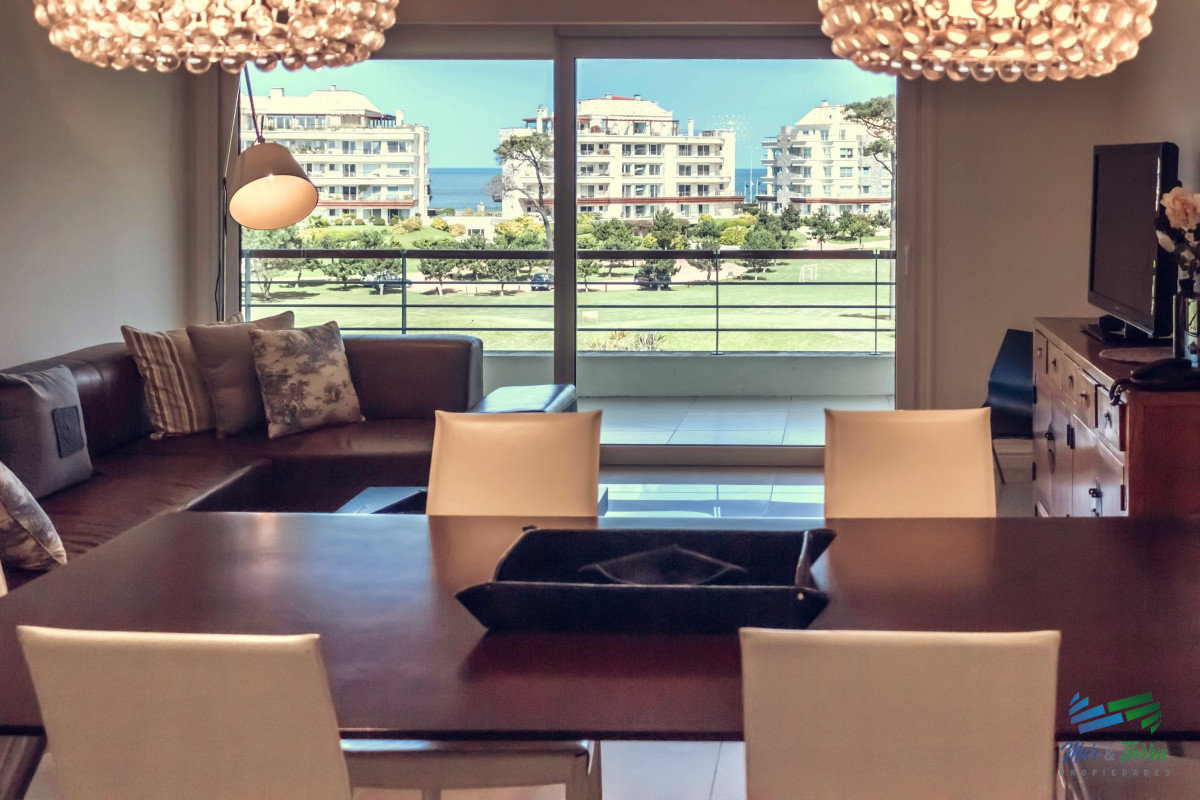 Apartamento ID.3947 - Venta de apartamento dúplex en complejo Veramansa sobre playa Mansa de punta del Este