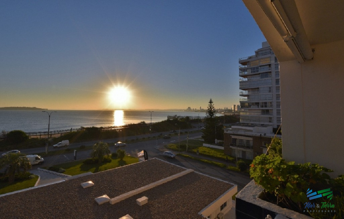 Apartamento ID.2156 - Venta de Apartamento 2 dormitorios en Playa Mansa, Punta del Este.  