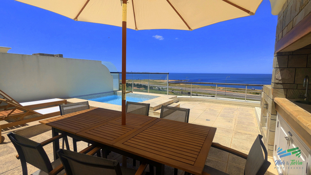 Apartamento ID.4955 - Venta de apartamento Petnhouse 3 dormitorios 3 baños frente al mar, playa MansaPunta del Este 