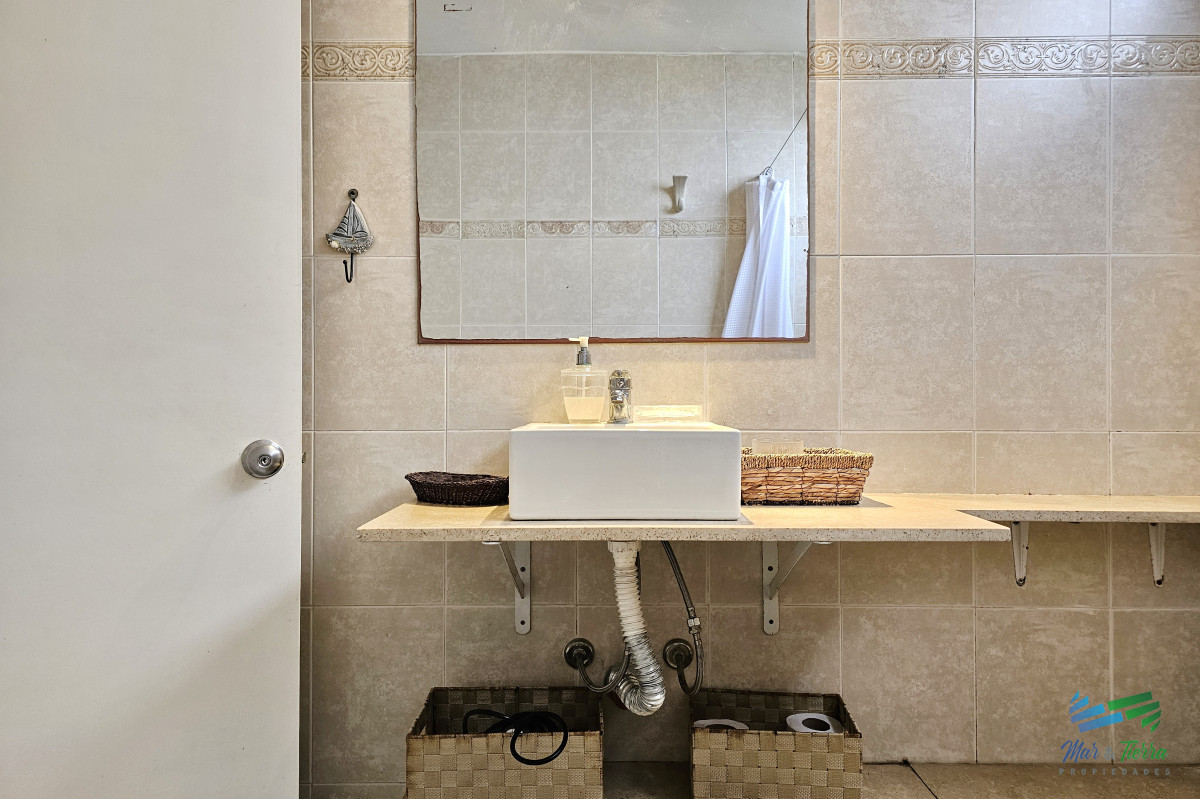 Apartamento ID.4813 - En venta apartamento de 2 dormitorios frente al mar, playa brava, Punta del Este
