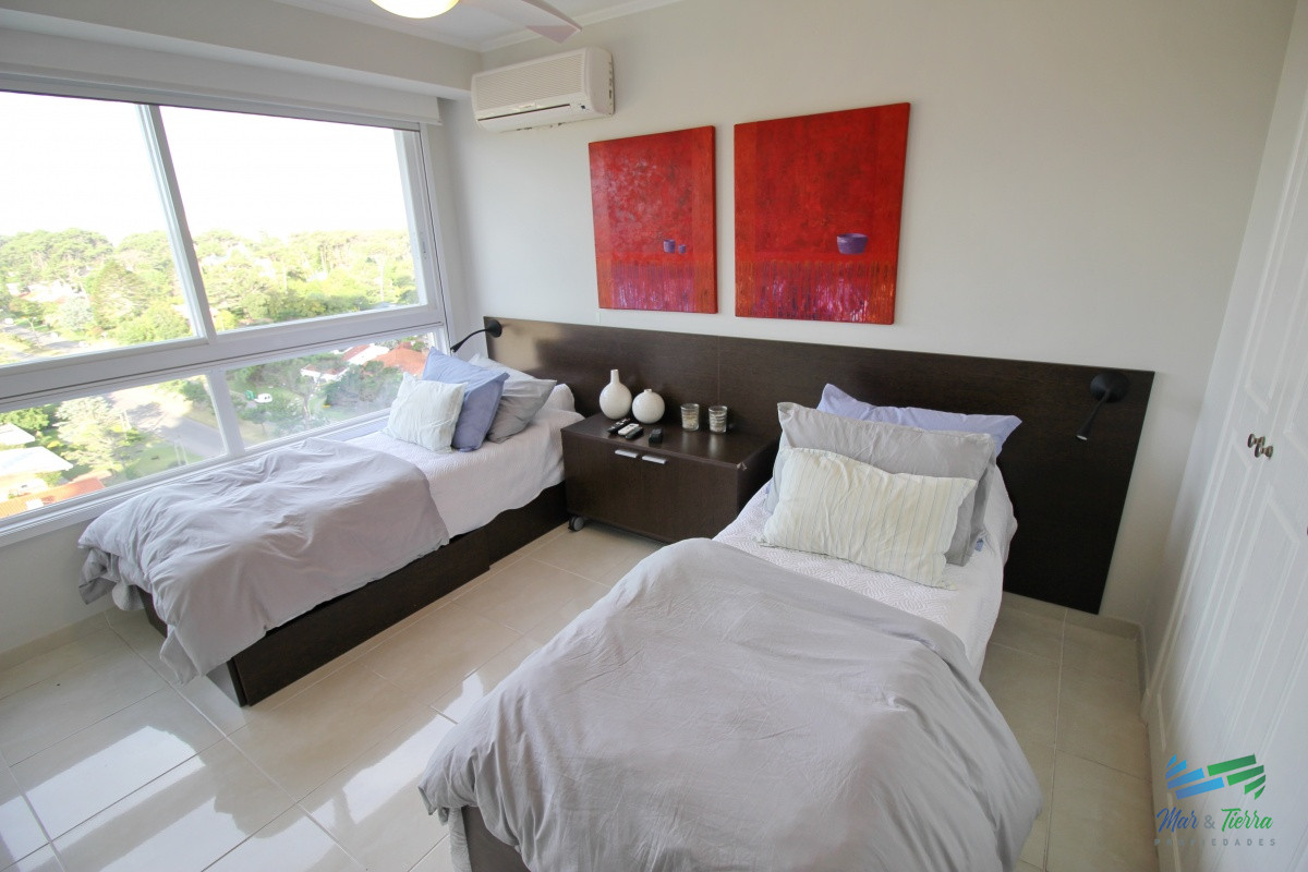 Apartamento ID.2446 - APARTAMENTO EN VENTA DE 3 DORMITORIOS + SERVICIO, PLAYA MANSA, PUNTA DEL ESTE 