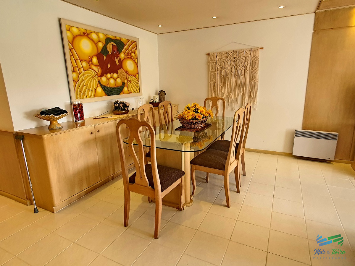 Apartamento ID.3260 - Vendo apartamento de 2 dormitorios, 2 baños y cochera. Playa Mansa, Punta del Este.