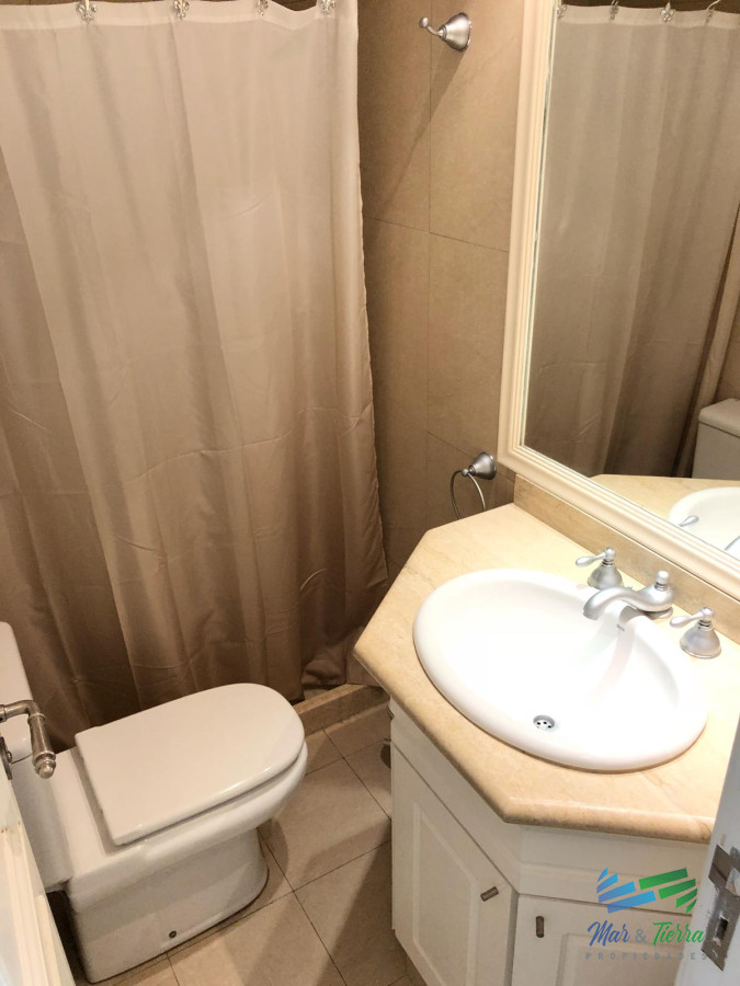 Apartamento ID.2252 - En venta.. excelente oportunidad , edificio con servicios, a pasitos del mar.