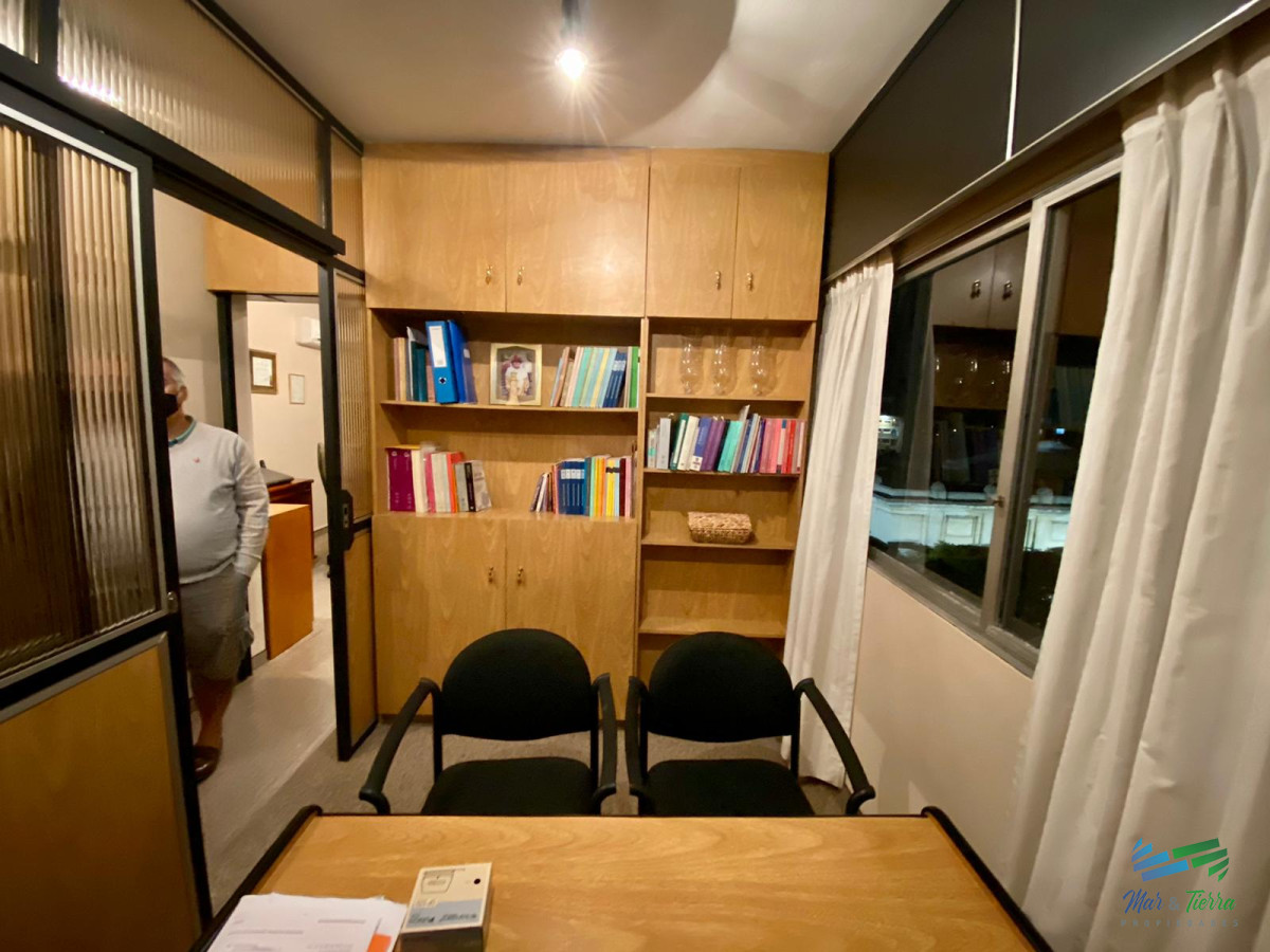 Apartamento ID.3300 - Vendo apartamento, estudio, oficina, 1 dormitorio piso alto, centro de Montevideo