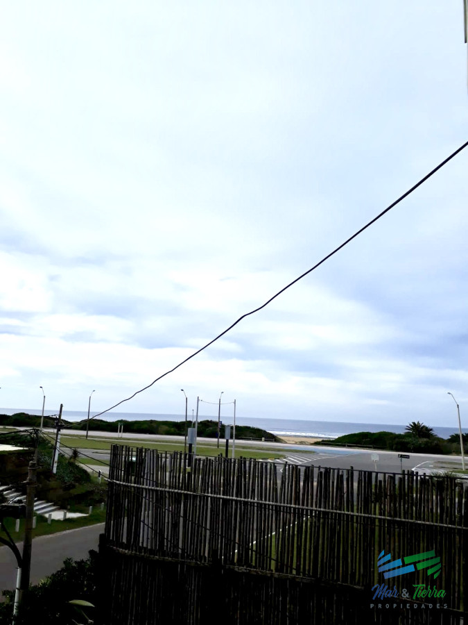 Apartamento ID.1405 - Oportunidad en venta con vista al mar, totalmente reciclado