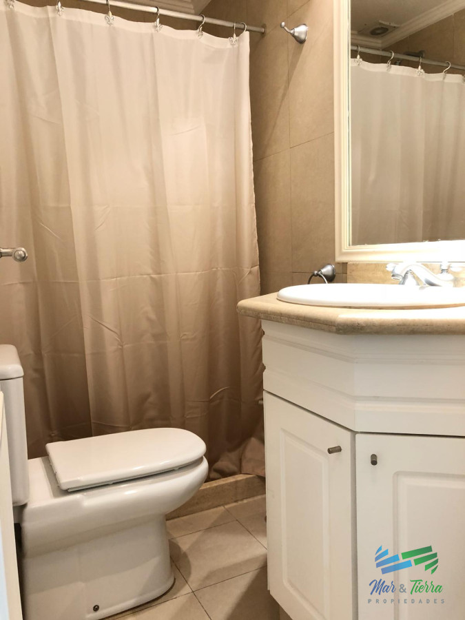 Apartamento ID.2252 - En venta.. excelente oportunidad , edificio con servicios, a pasitos del mar.