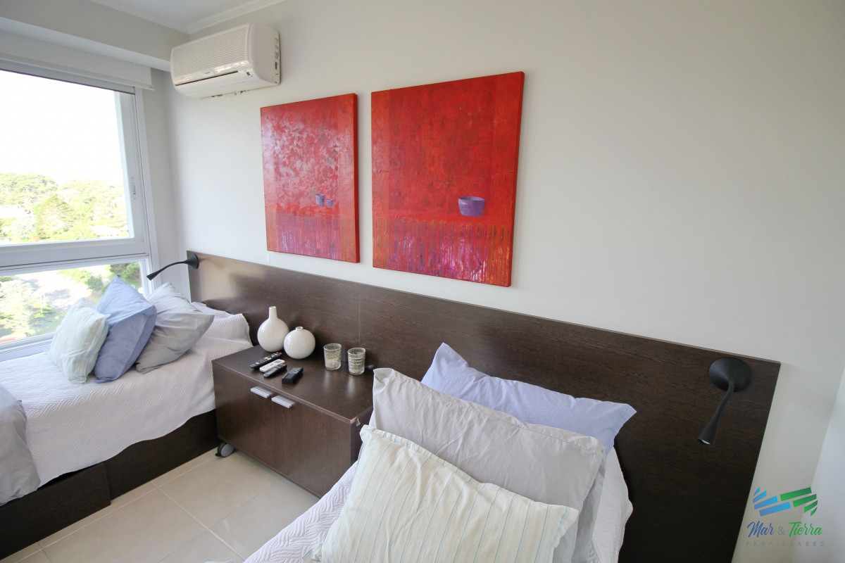 Apartamento ID.2446 - APARTAMENTO EN VENTA DE 3 DORMITORIOS + SERVICIO, PLAYA MANSA, PUNTA DEL ESTE 