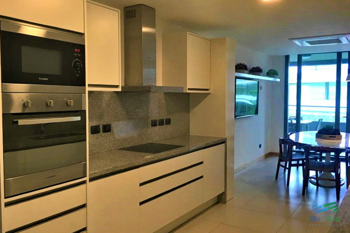 Apartamento ID.5088 - DEPARTAMENTO CON PISCINA PROPIA EN VENTA, 3 DORMITORIOS EN SUITE, PUNTA DEL ESTE 