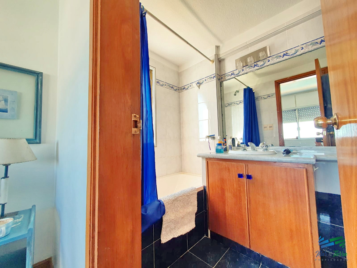 Apartamento ID.4481 - DEPARTAMENTO FRENTE AL MAR CON TRES DORMITORIOS, ALQUILER DE TEMPORADA 2024, PUNTA DEL ESTE. 
