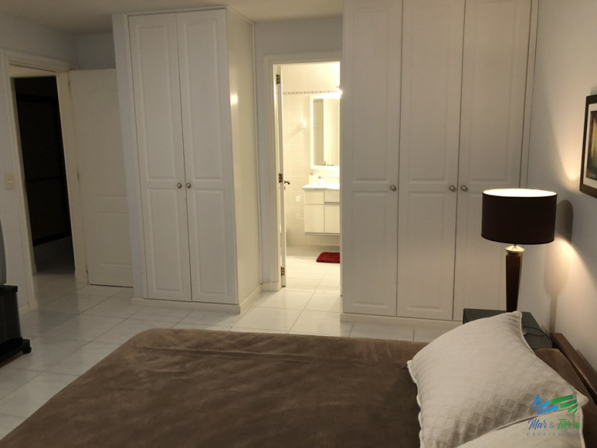 Apartamento ID.2275 - En venta.. piso intermedio, planta amplia muy luminosa, en excelente condiciones.