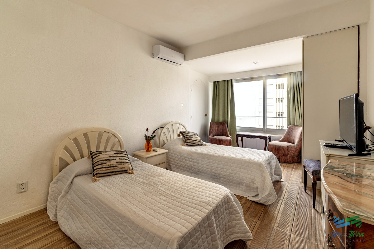 Apartamento ID.4640 - En venta apartamento 2 dormitorios con garaje en Peninsula, Punta del Este.