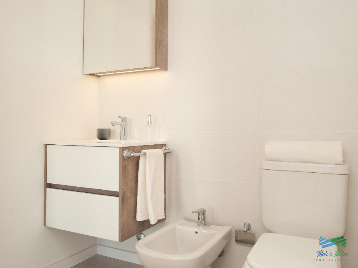 Apartamento ID.5504 - En venta apartamento nuevo con renta, 2 dormitorios con cochera, en Maldonado