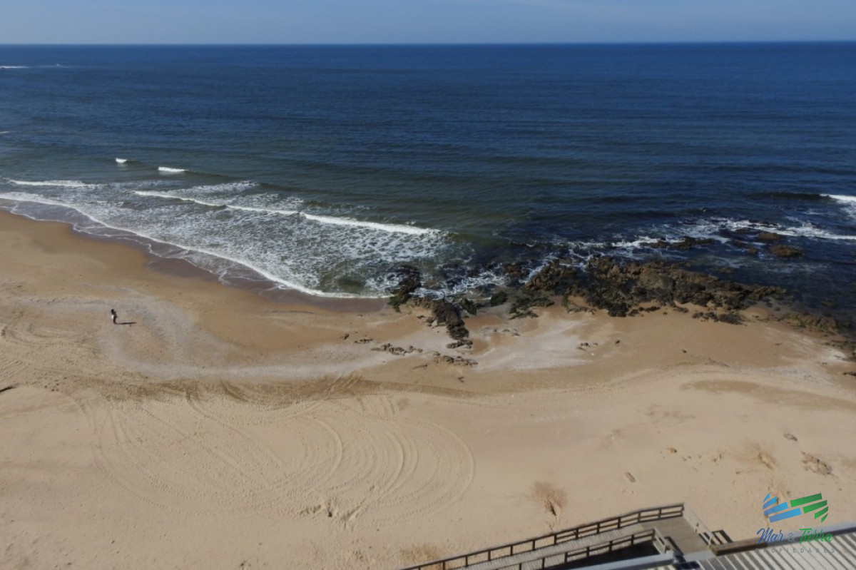 Apartamento ID.2201 - Oportunidad en venta Apartamento en piso alto, con vista franca al mar!!!, 