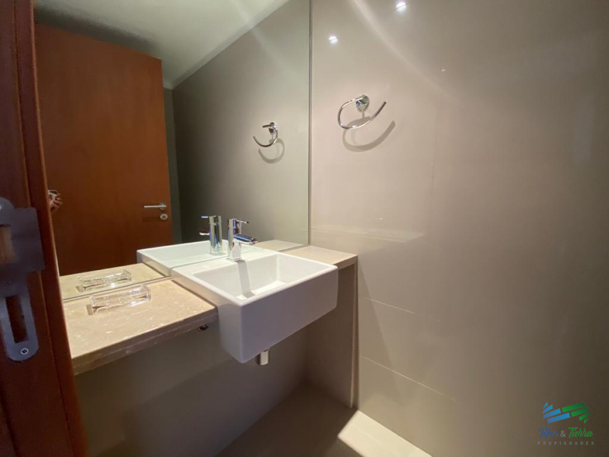 Apartamento ID.2728 - Vendo apartamento 3 dormitorios en brava frente al mar, Punta del Este.