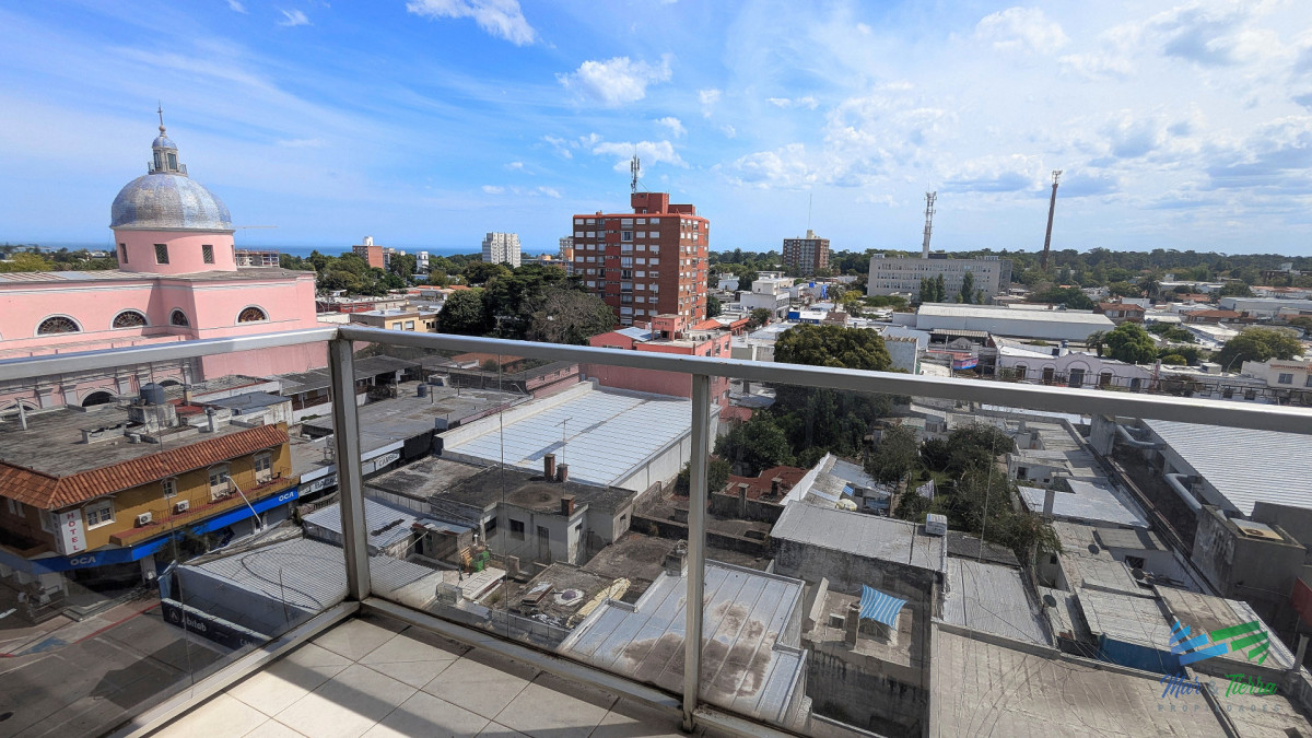 Apartamento ID.2664 - OPORTUNIDAD!!! Vendo apartamento 2 dormitorios en centro de Maldonado, piso alto con balcón.
