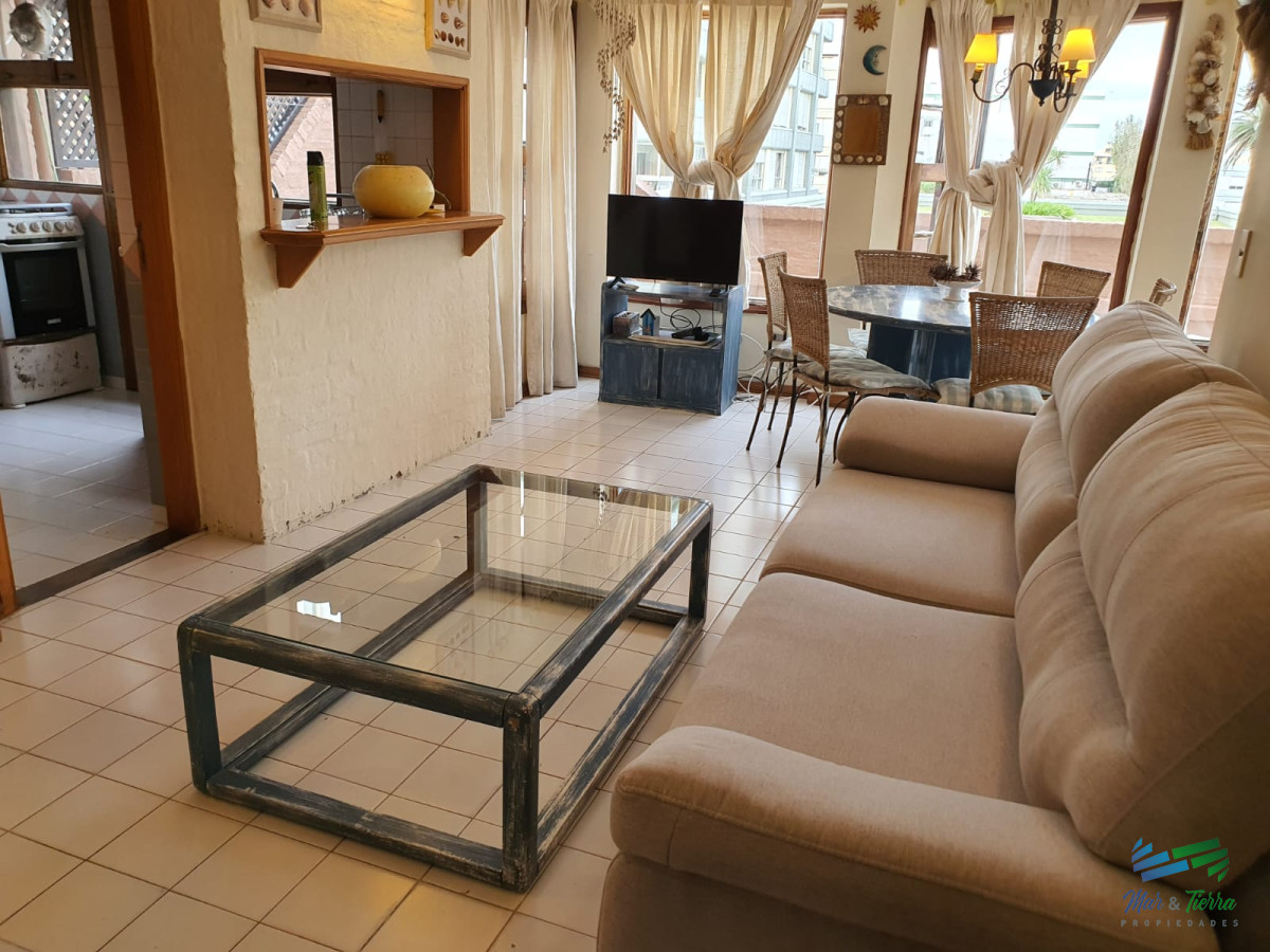 Apartamento ID.749 - Apartamento de 2 dormitorios y 2 baños a 1 cuadra de Gorlero, con gran terraza y parrillero propio.