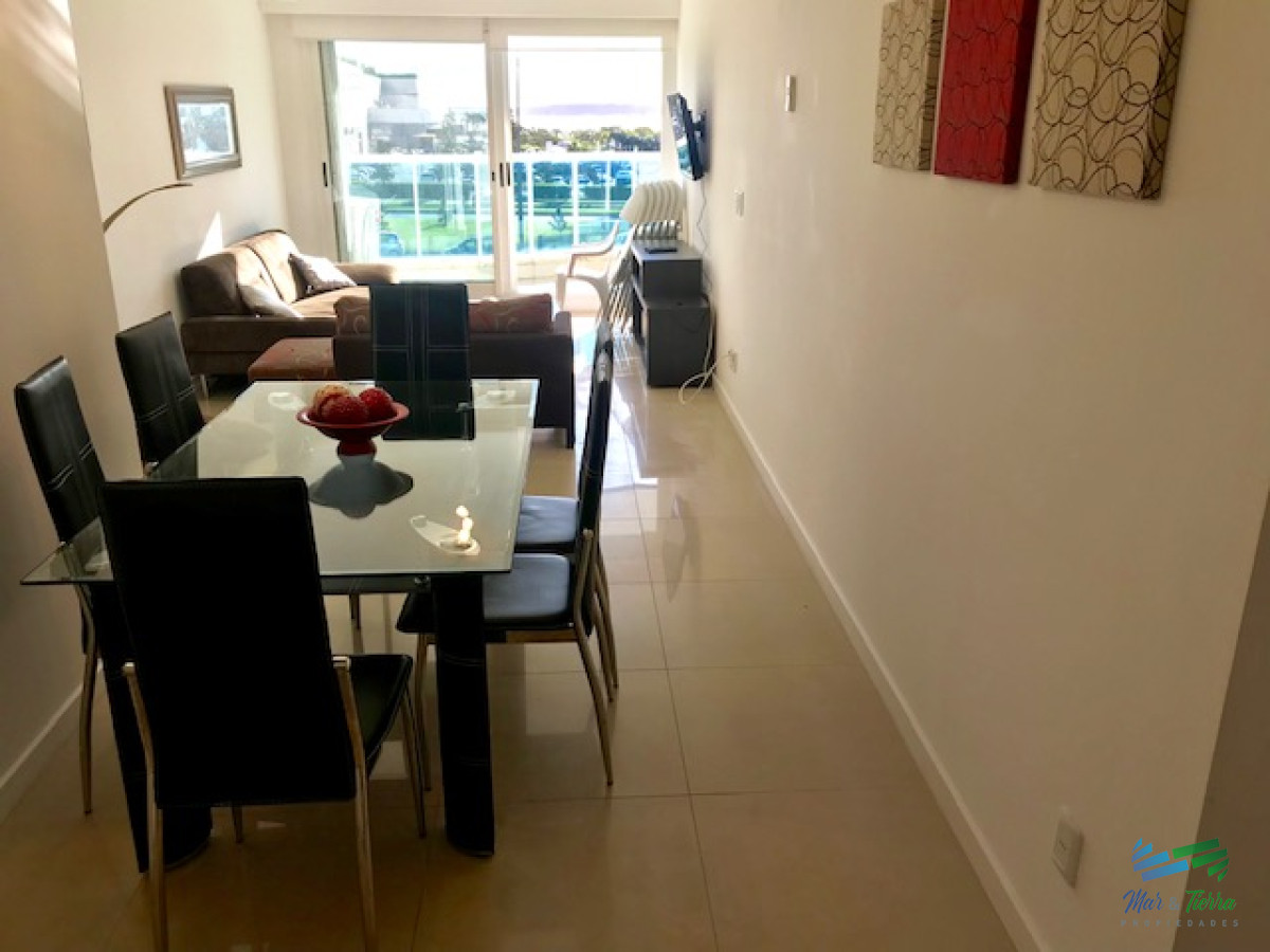 Apartamento ID.209 - Apartamento en Alquiler a una cuadra del mar (Playa Mansa)  en torre nueva, con todos y excelentes servicios .